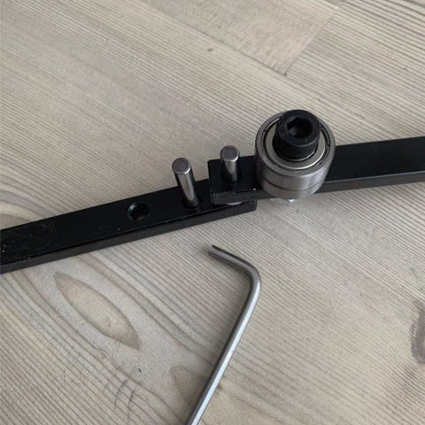 Singring bender in-use between uprights for free-form bends.
