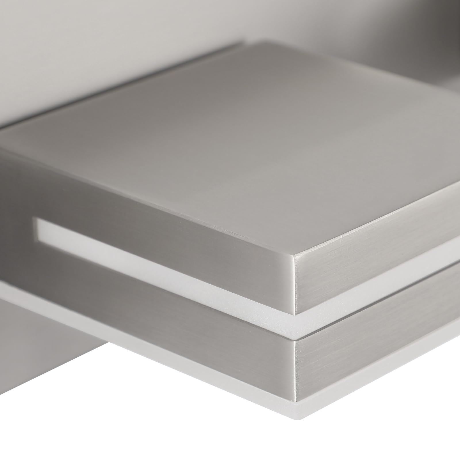 SineRise 24W LED cool white 6000K delivers bright task lighting.