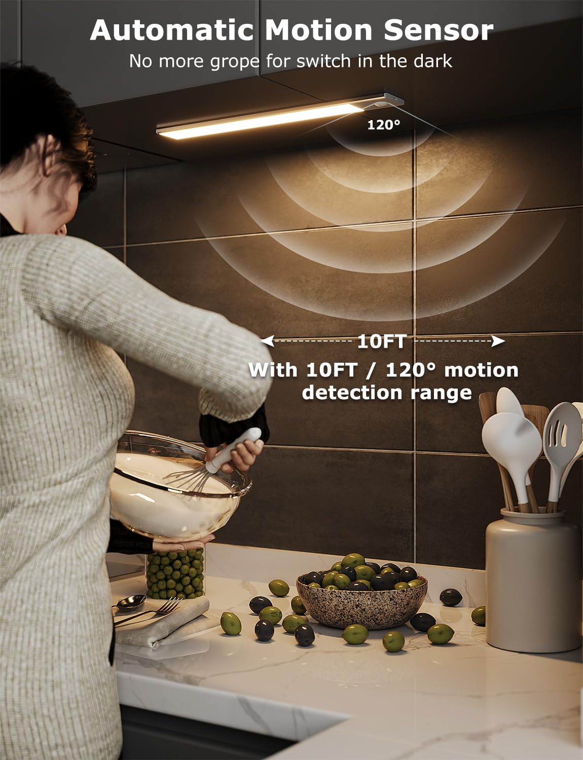Motion sensor detects movement within 10 feet for hands-free lighting