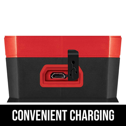 SKIL LL932201 micro-USB charging port for quick battery top-ups on site.