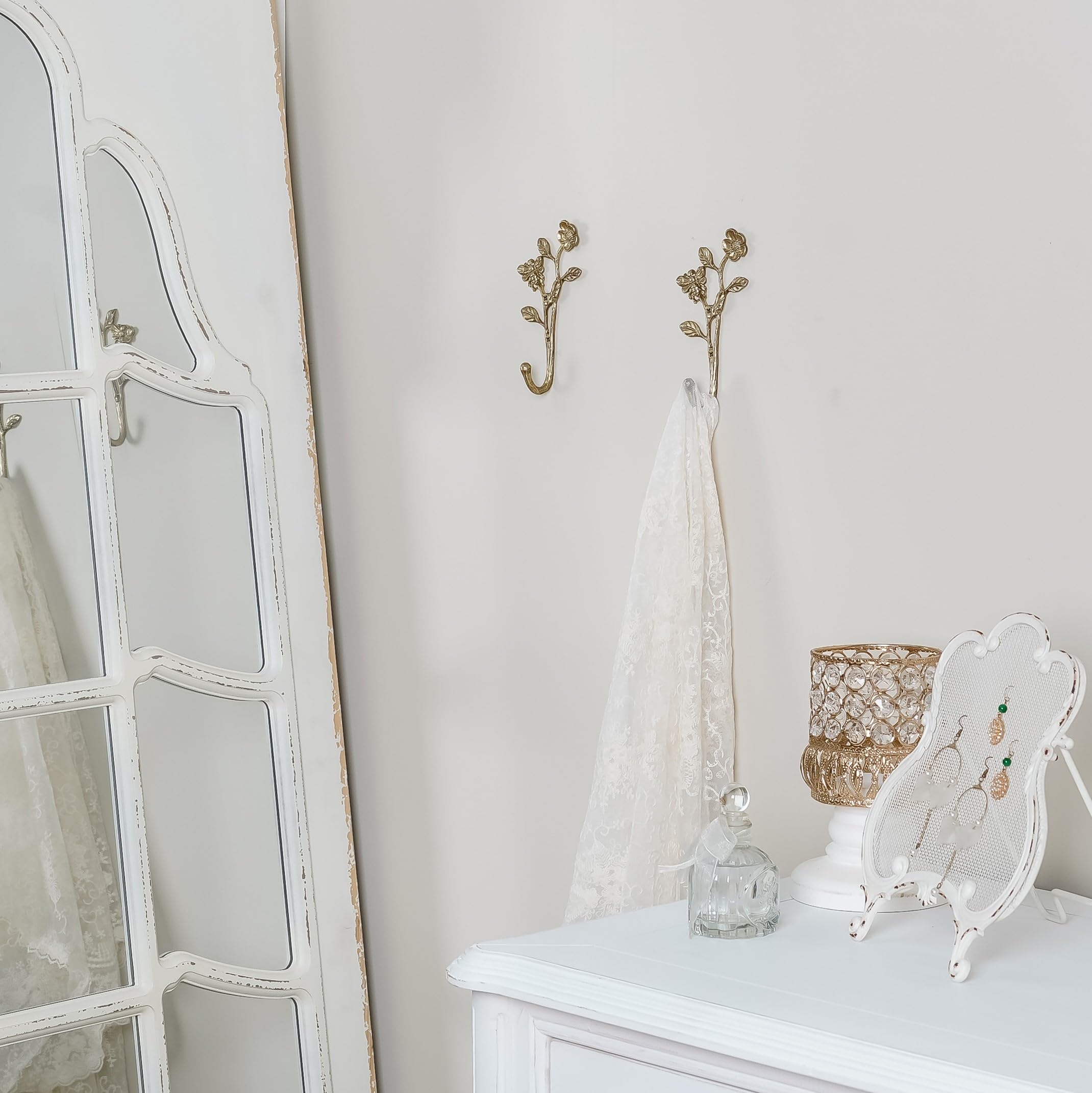 SOFFEE DESIGN dark gold finish hook pairs towels with a vintage farmhouse vibe.