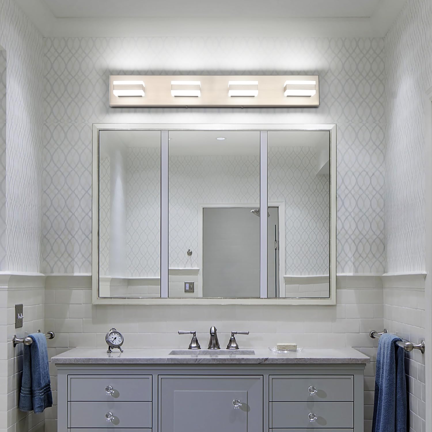 Moisture-proof SOLFART vanity light ideal for humid bathrooms.