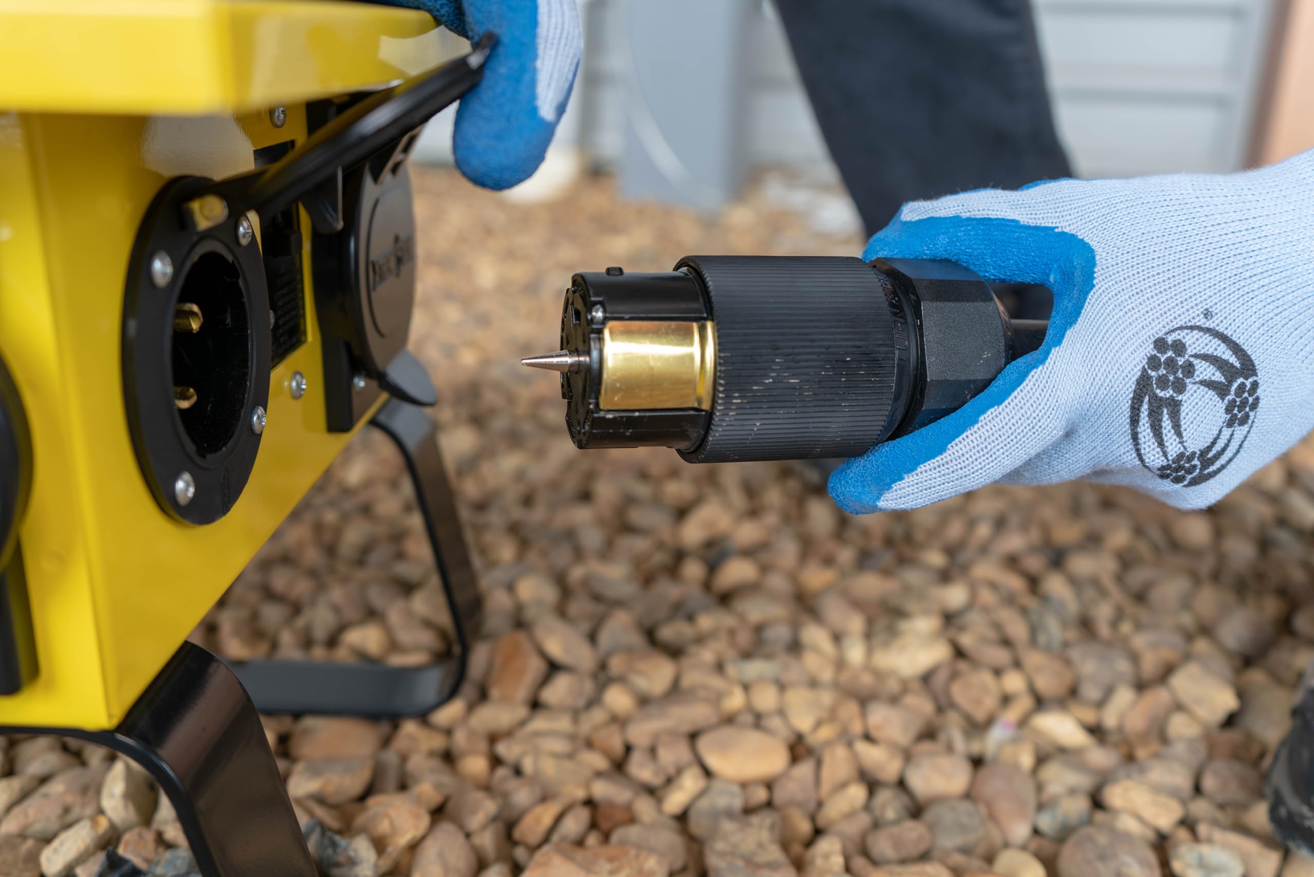 Southwire oil-moisture resistant cord jacket protects power supply in harsh conditions.