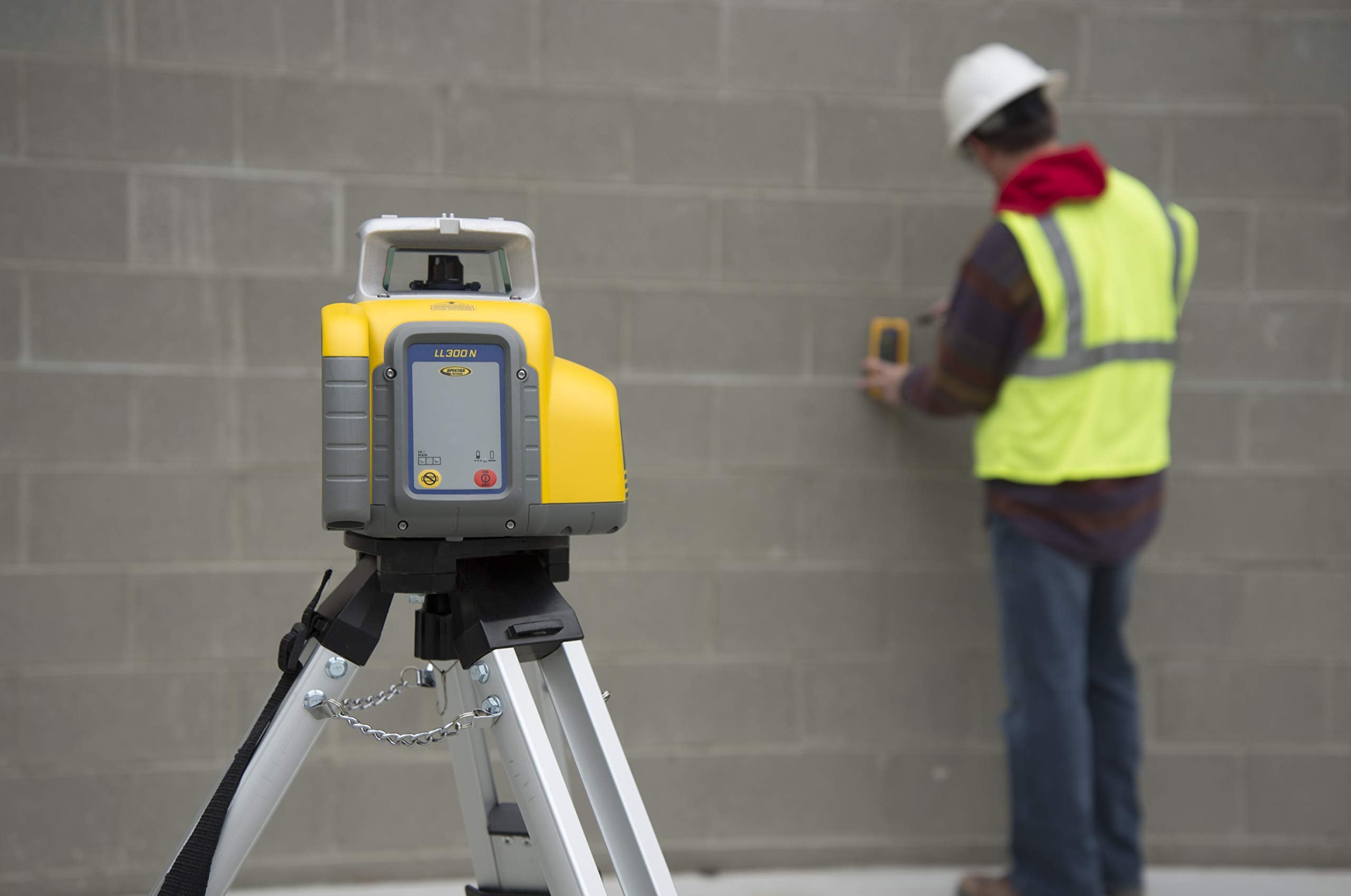 Spectra Precision LL300N included 2161 tripod ensures quick setup