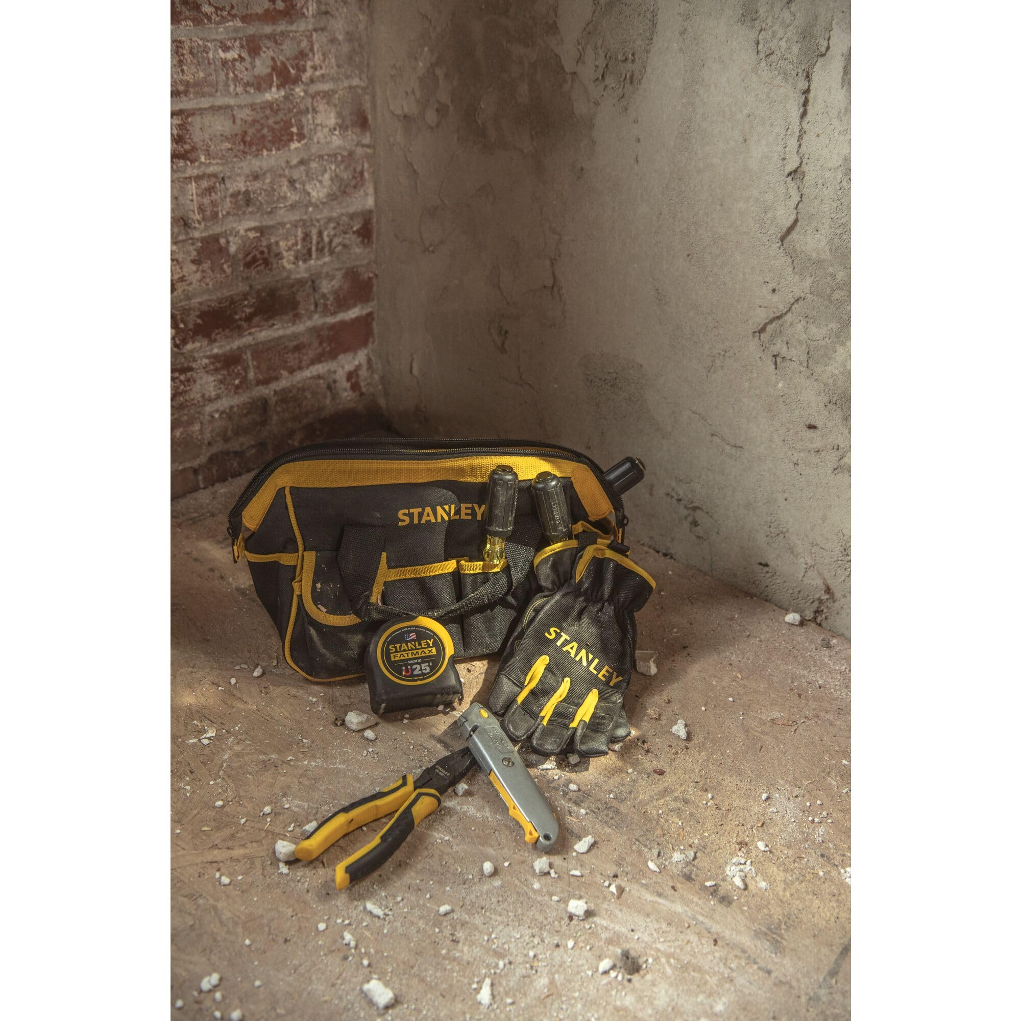 Durable FatMax packaging and limited lifetime warranty label