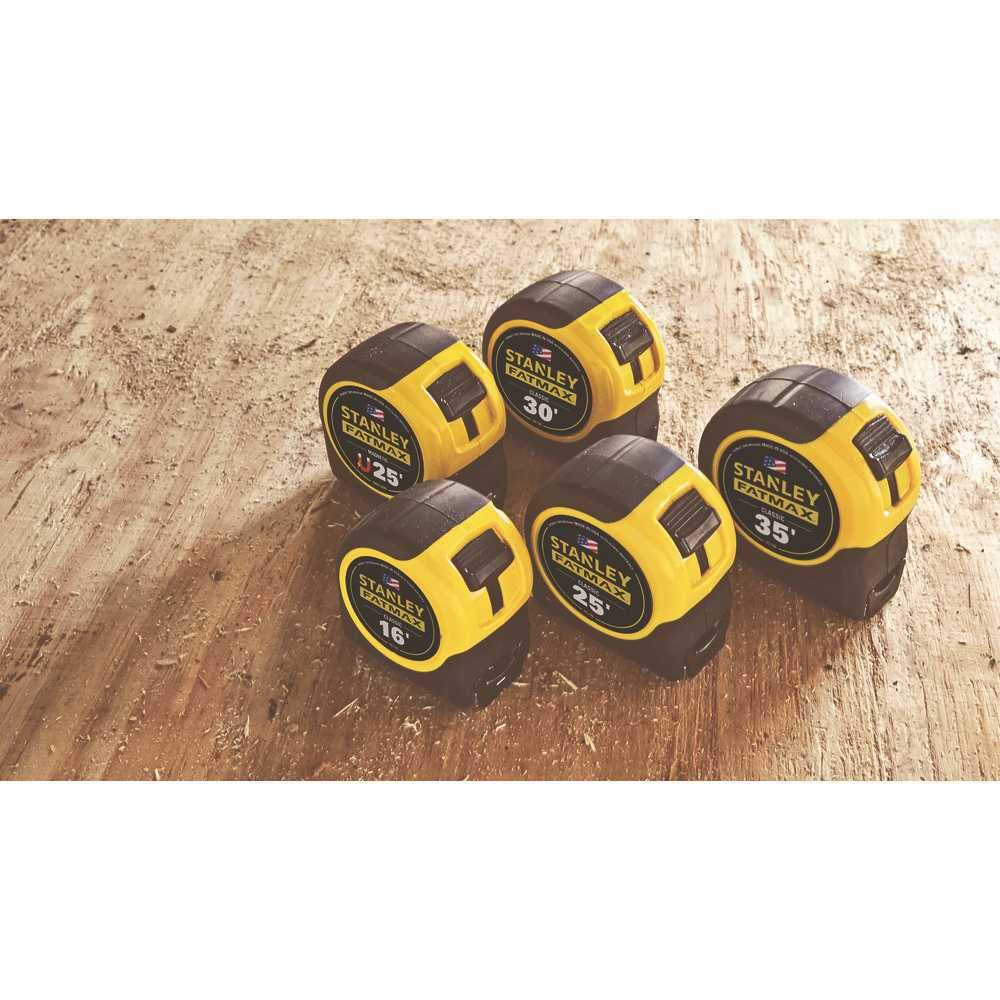 STANLEY FatMax 33-730 retractable tape in use for smooth pull