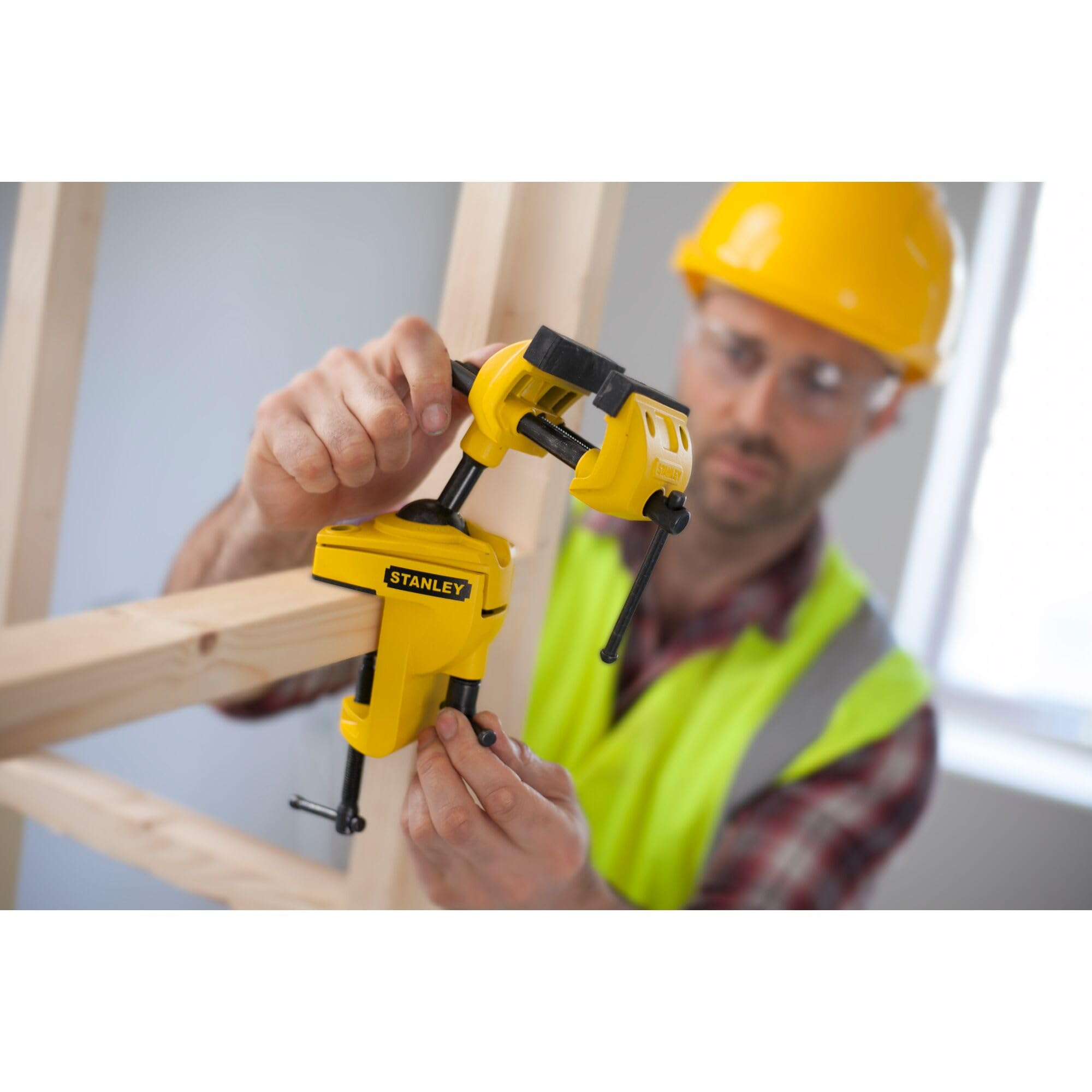 Stable clamping supports steady hands during detailed assembly tasks.