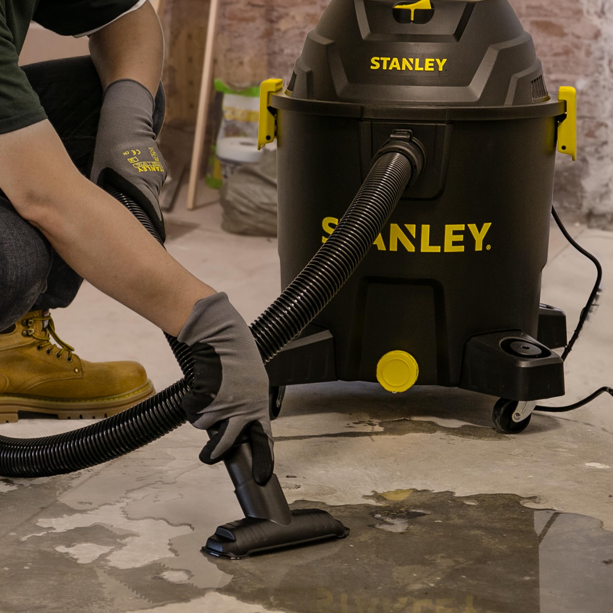 STANLEY SL18701P-10A accessory pack included for quick setup