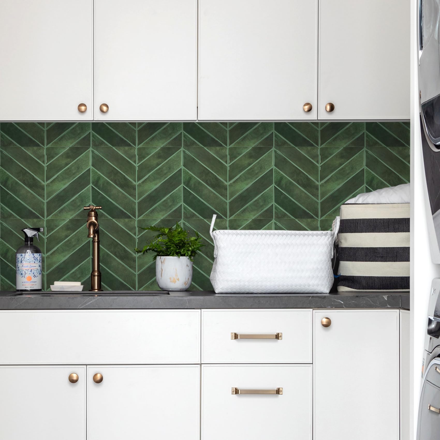 STICKGOO green palette adds a modern touch to any backsplash