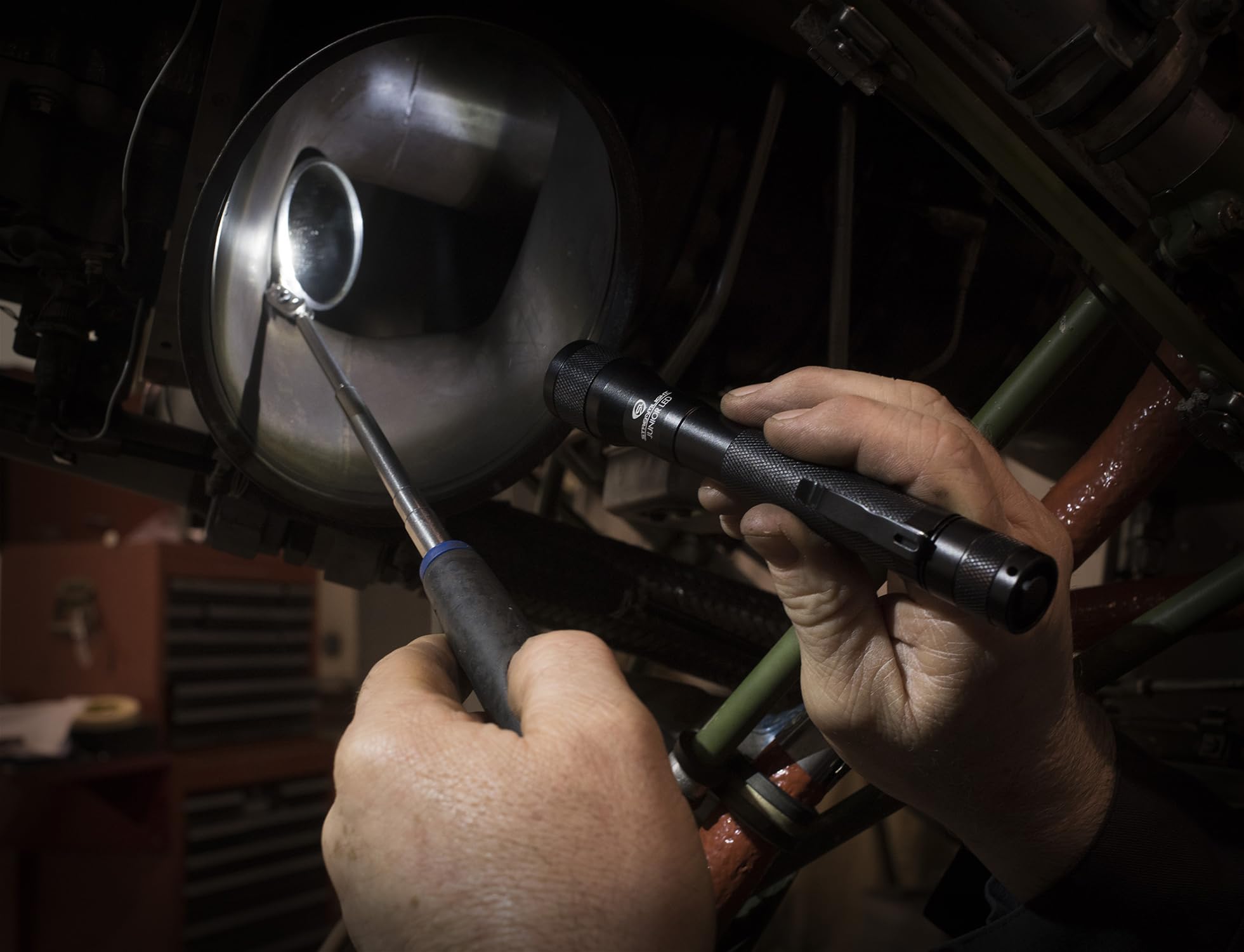 Streamlight Jr. 71500 aluminum body highlights durable, compact design