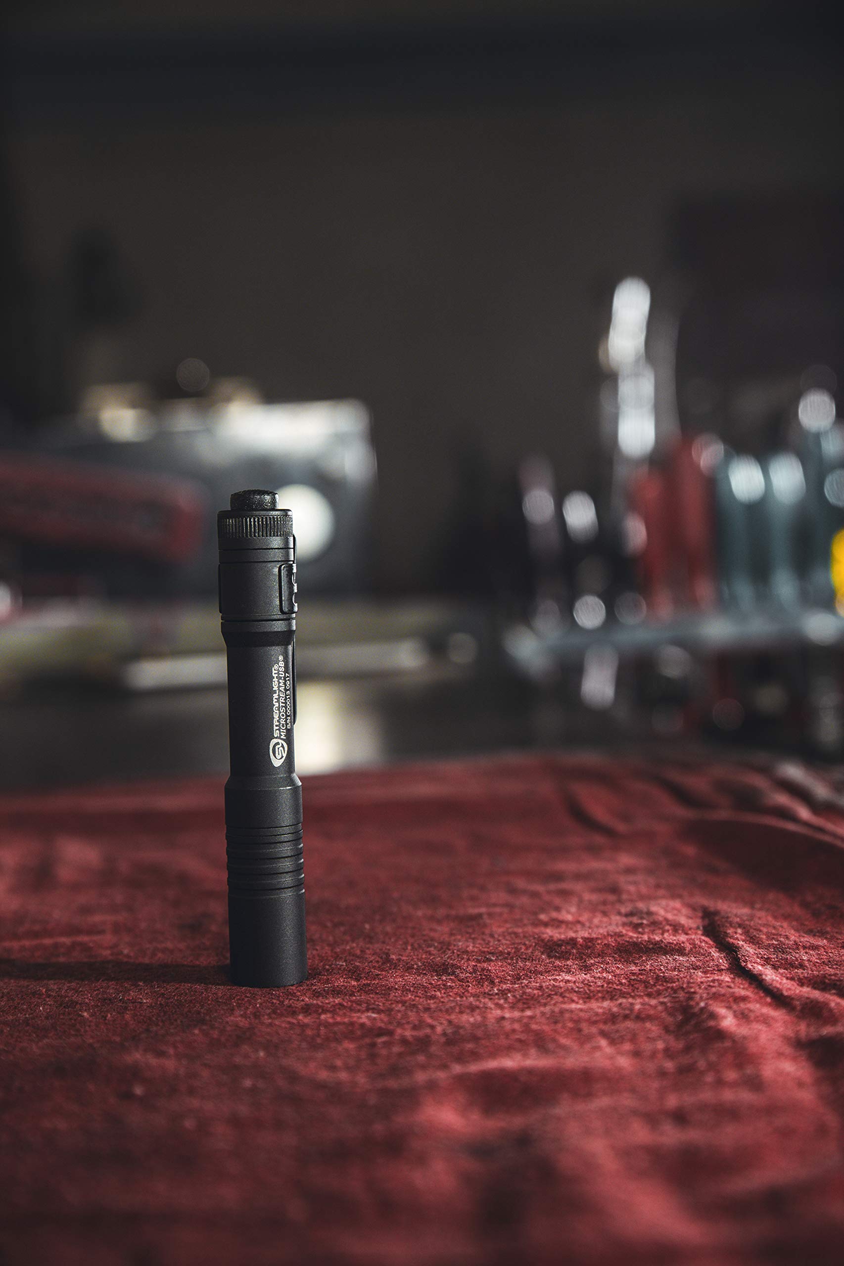 Streamlight MicroStream USB durable-body highlights rugged aluminum construction.