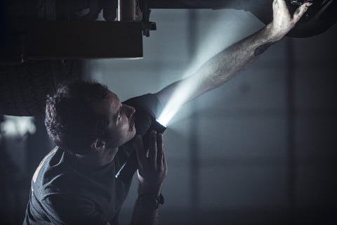 Streamlight Stinger 2020 IPX7 waterproof rating tested in wet conditions