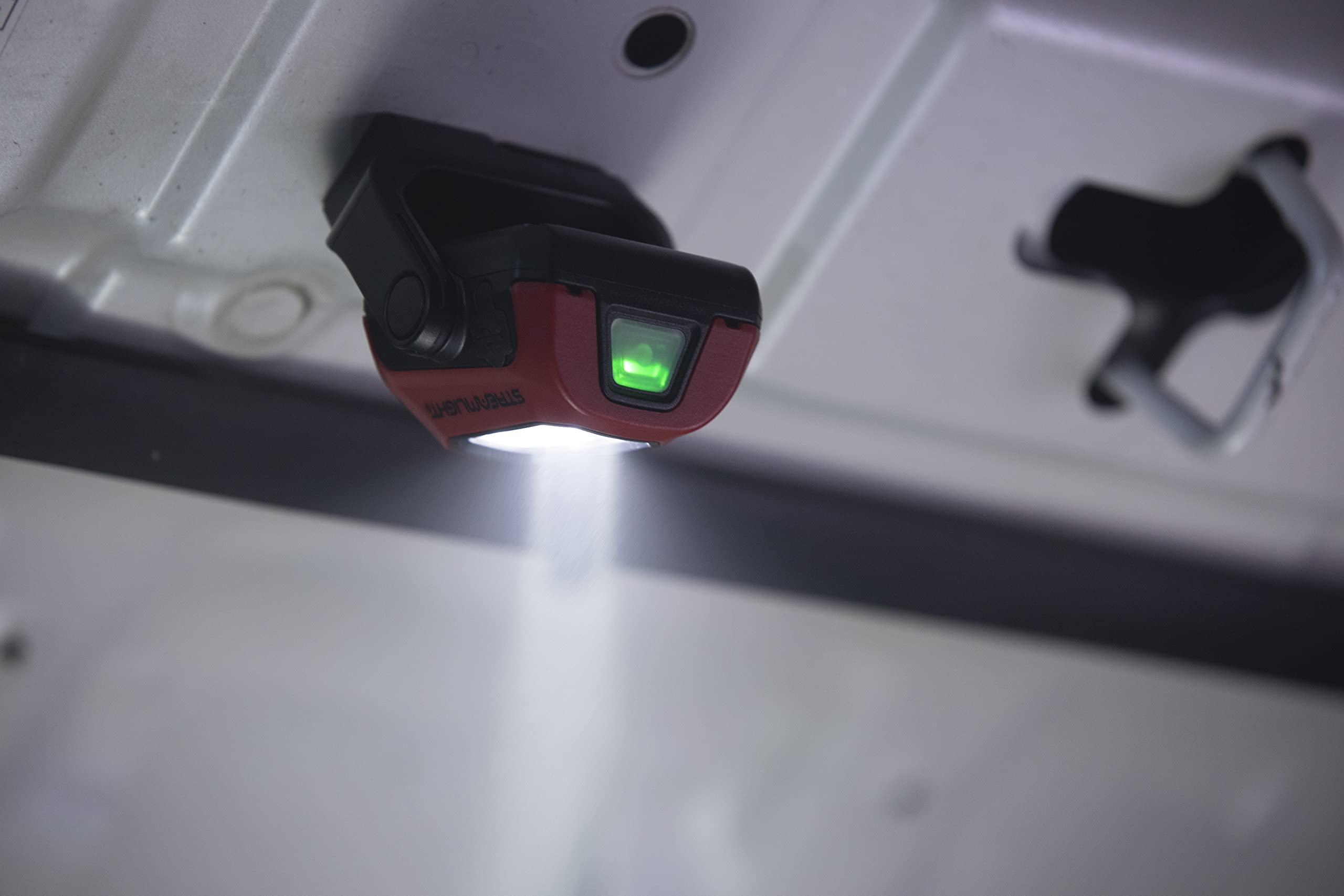 Streamlight Syclone high spot beam delivers 400 lumens.