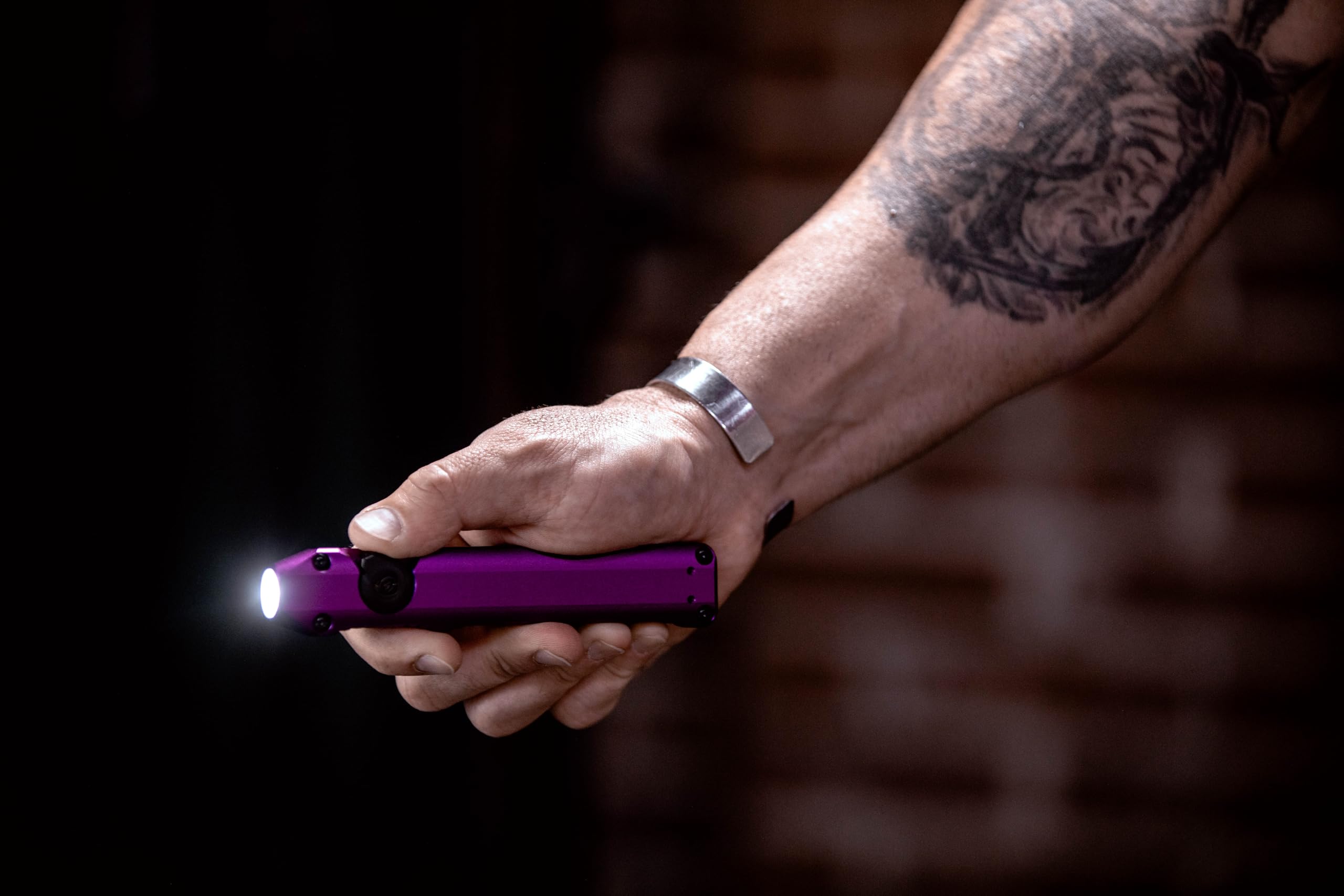 Streamlight Wedge thumb-rotary control for one-handed light management.