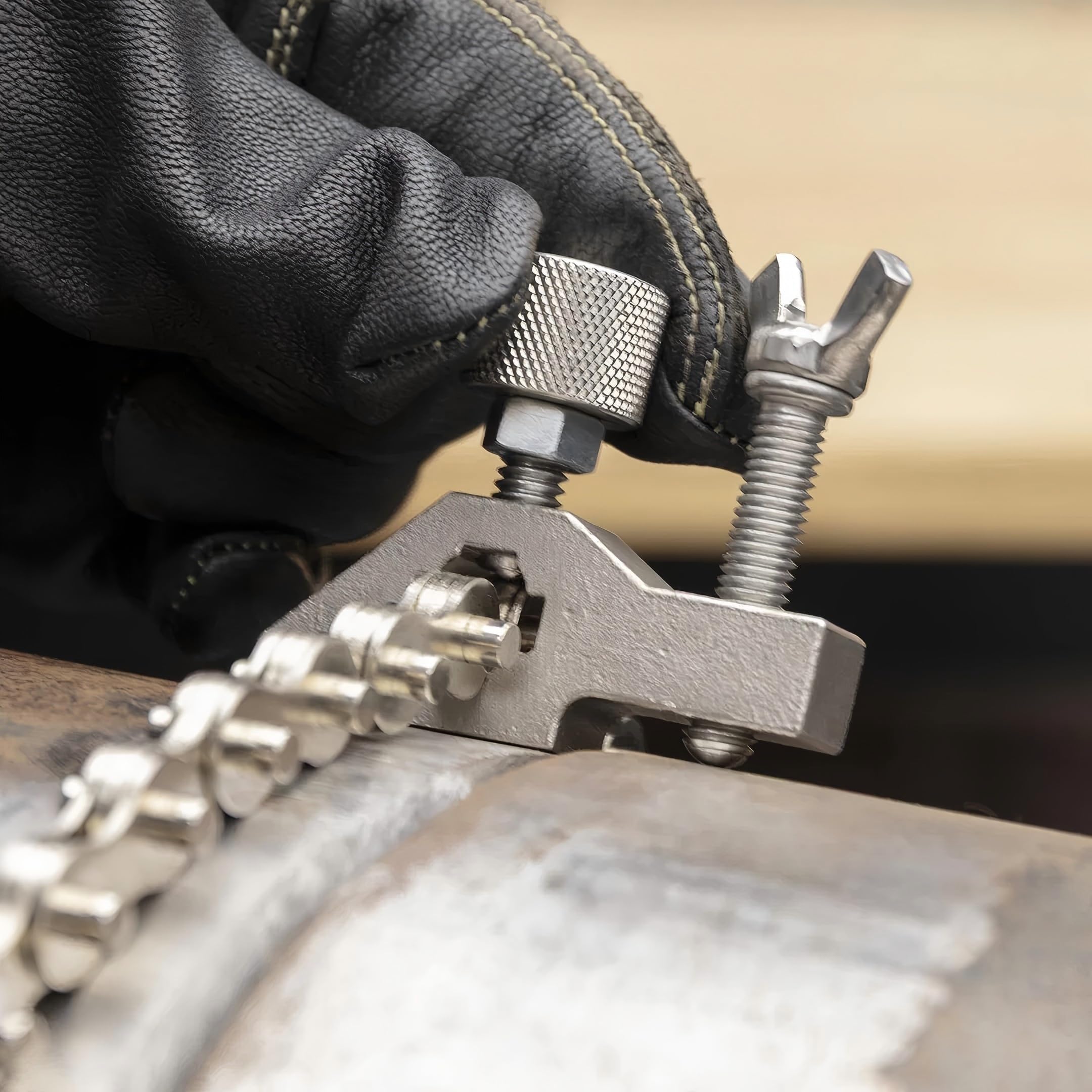 The Python nickel-plated 48-inch chain enables easy insertion and reliable life.