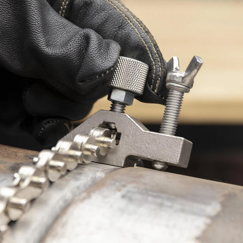 The Python nickel-plated 48-inch chain enables easy insertion and reliable life.