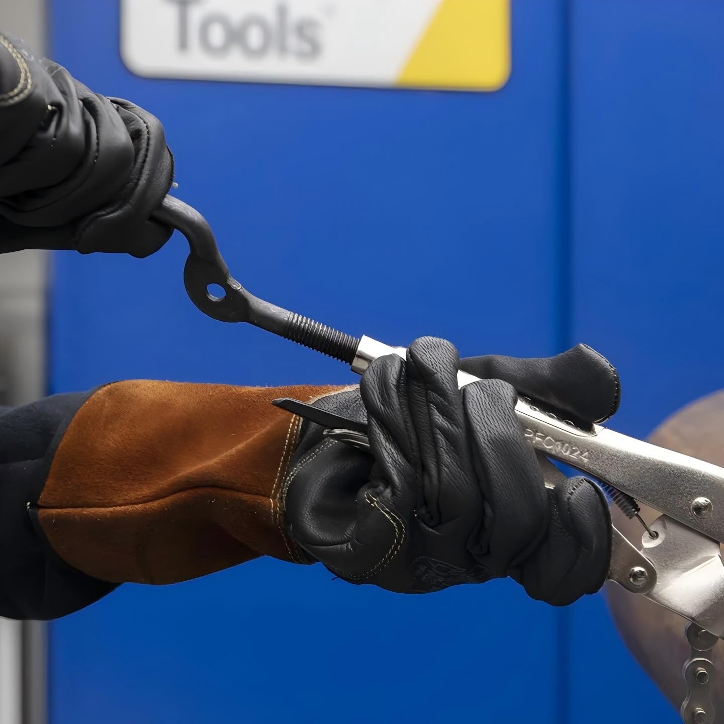 The Python precision alignment screws ensure snug pipe alignment during welding prep.