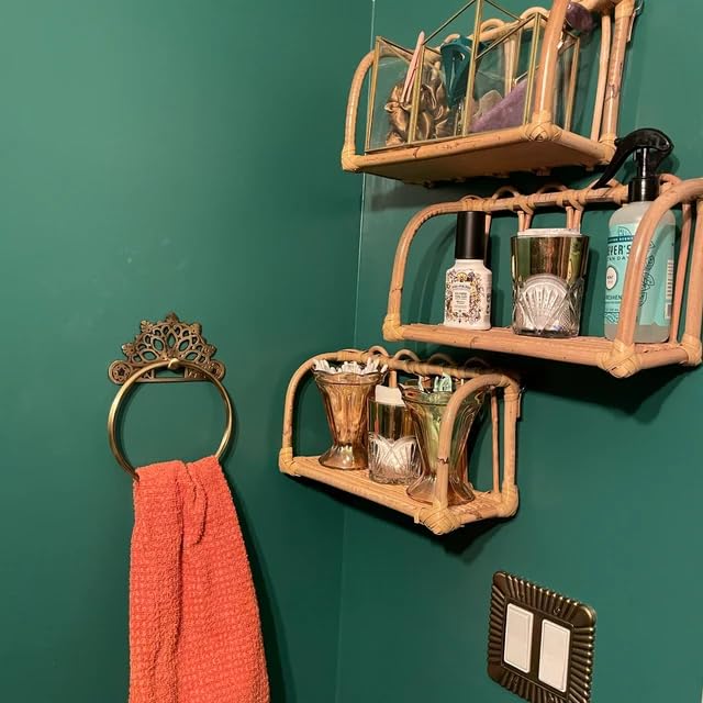 Stylentdecor antique brass tone complements traditional bathroom decor.
