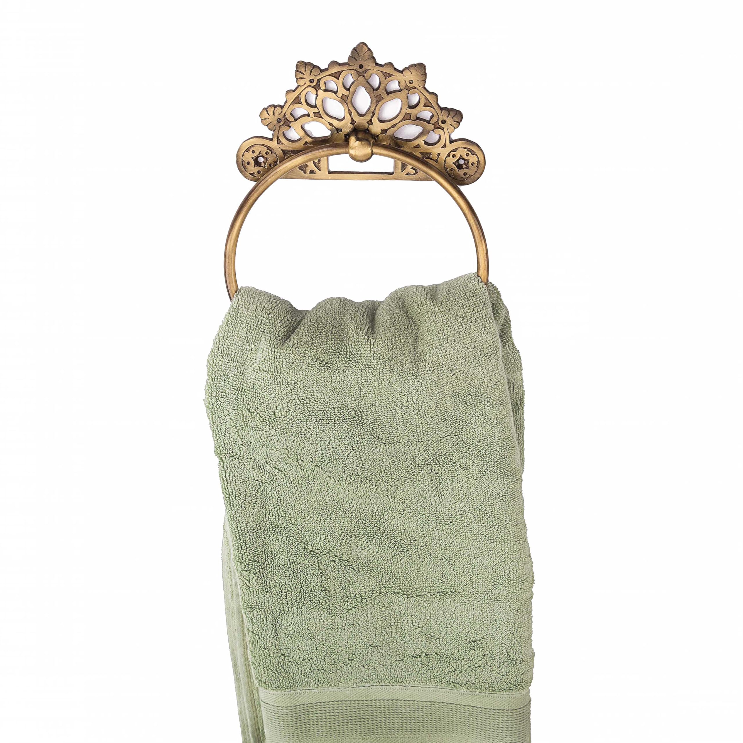 Stylentdecor ornate metalwork highlights Victorian-inspired design.