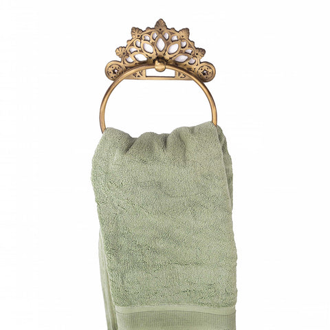 Stylentdecor ornate metalwork highlights Victorian-inspired design.
