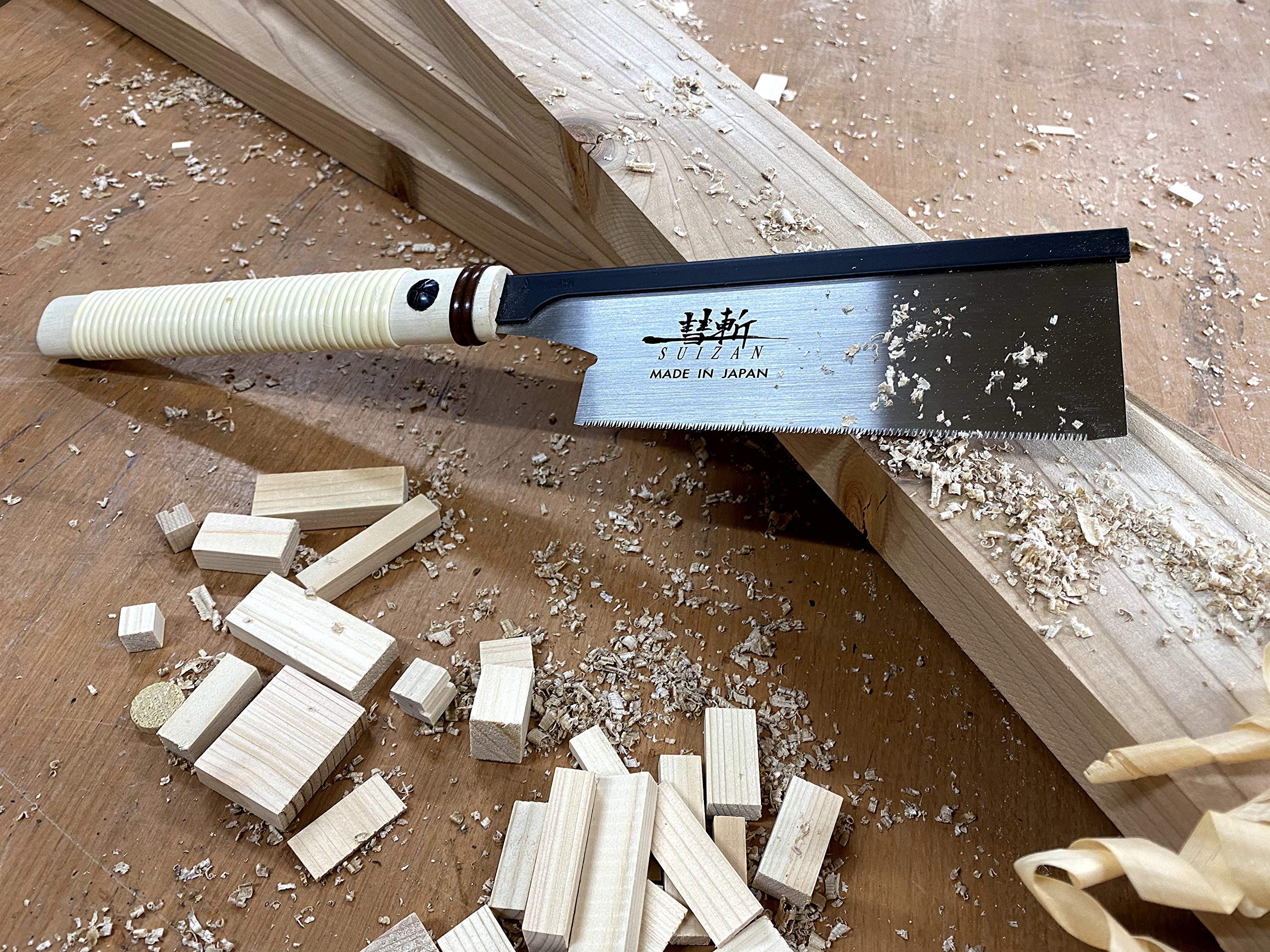 SUIZAN Dozuki gear in setup for fine woodworking projects.