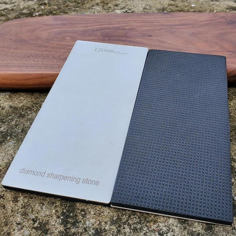 SUWAJUME sharpening stone back features a silicone pad for stable non slip use