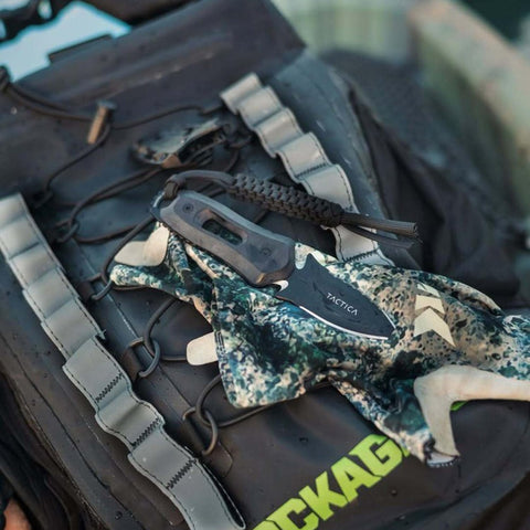 TACTICA K.220 black blunt-tip for safe everyday tasks.