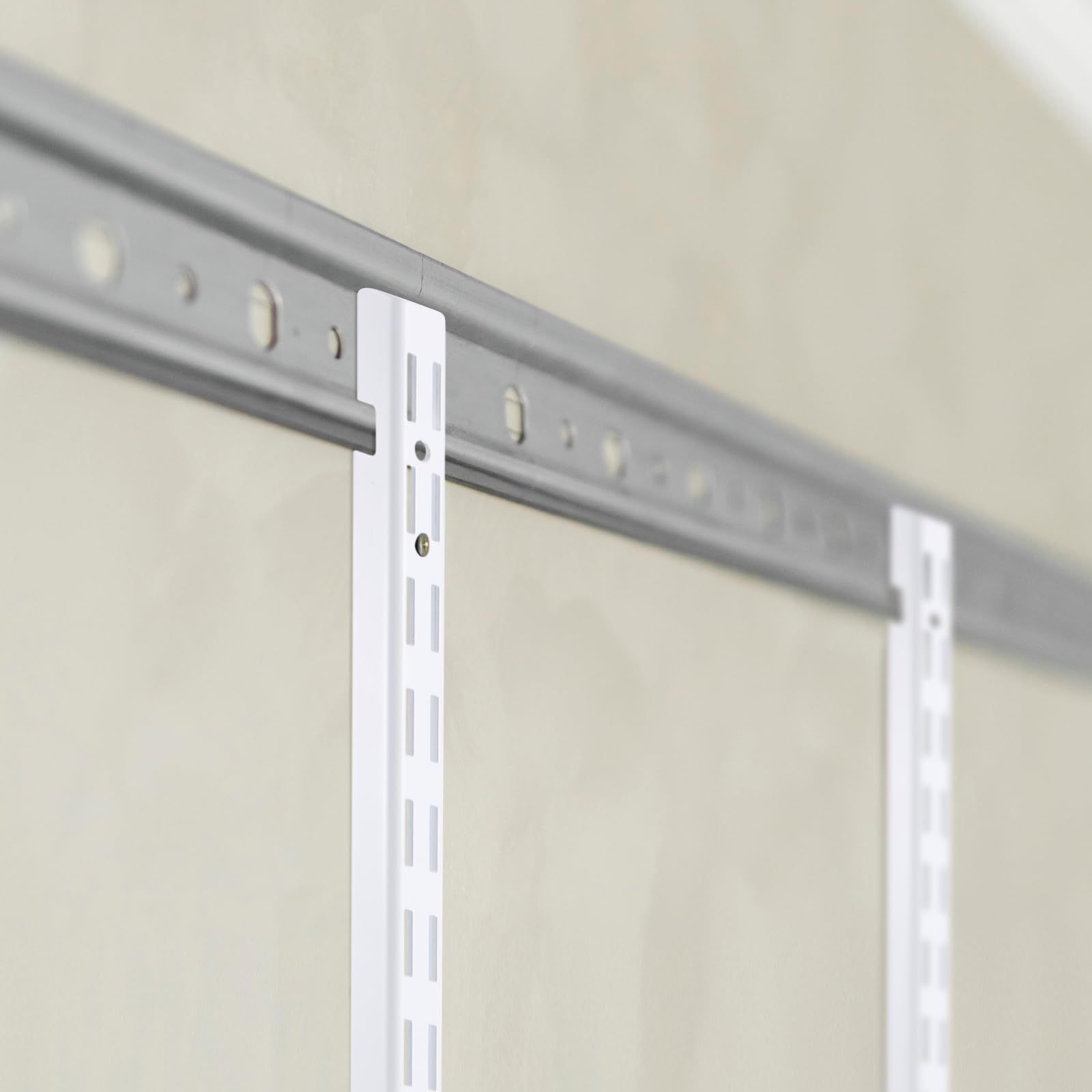 Tandefio heavy-duty track system with epoxy coating resists rust.
