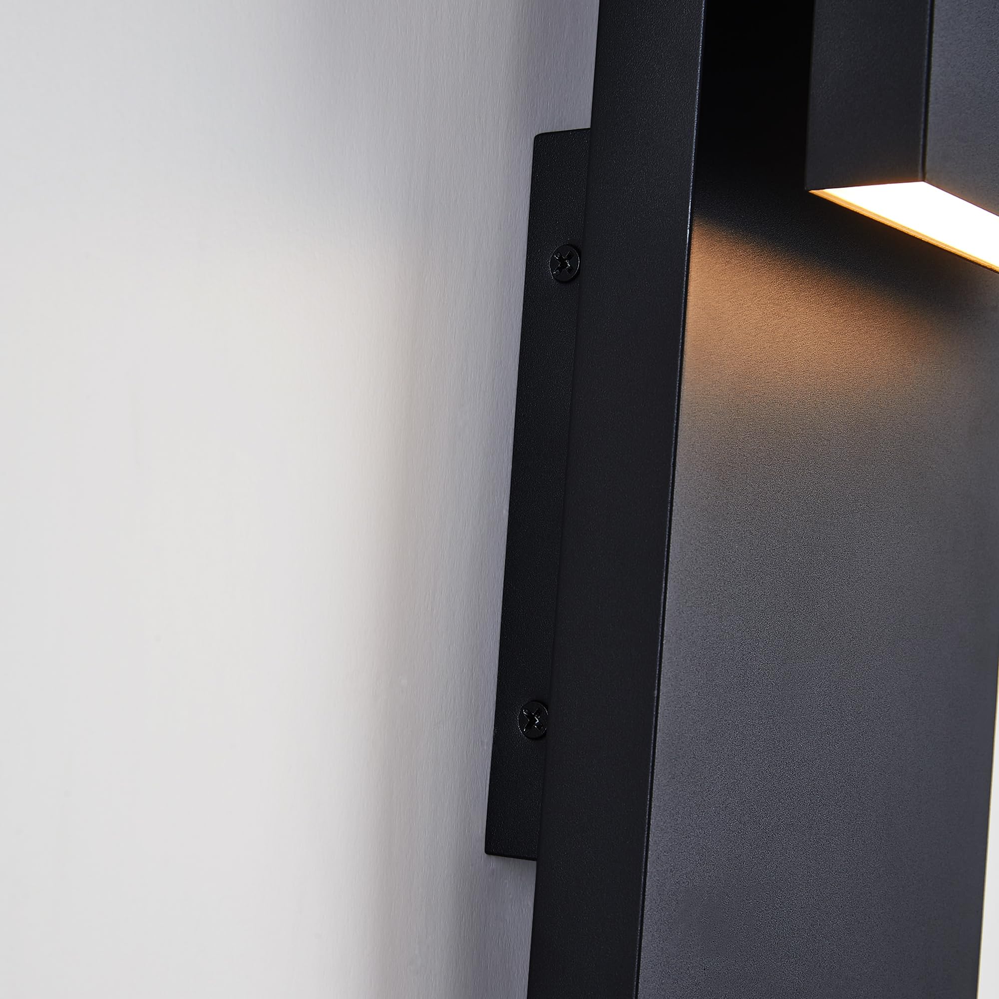 Tarentlight bulb included enables immediate setup