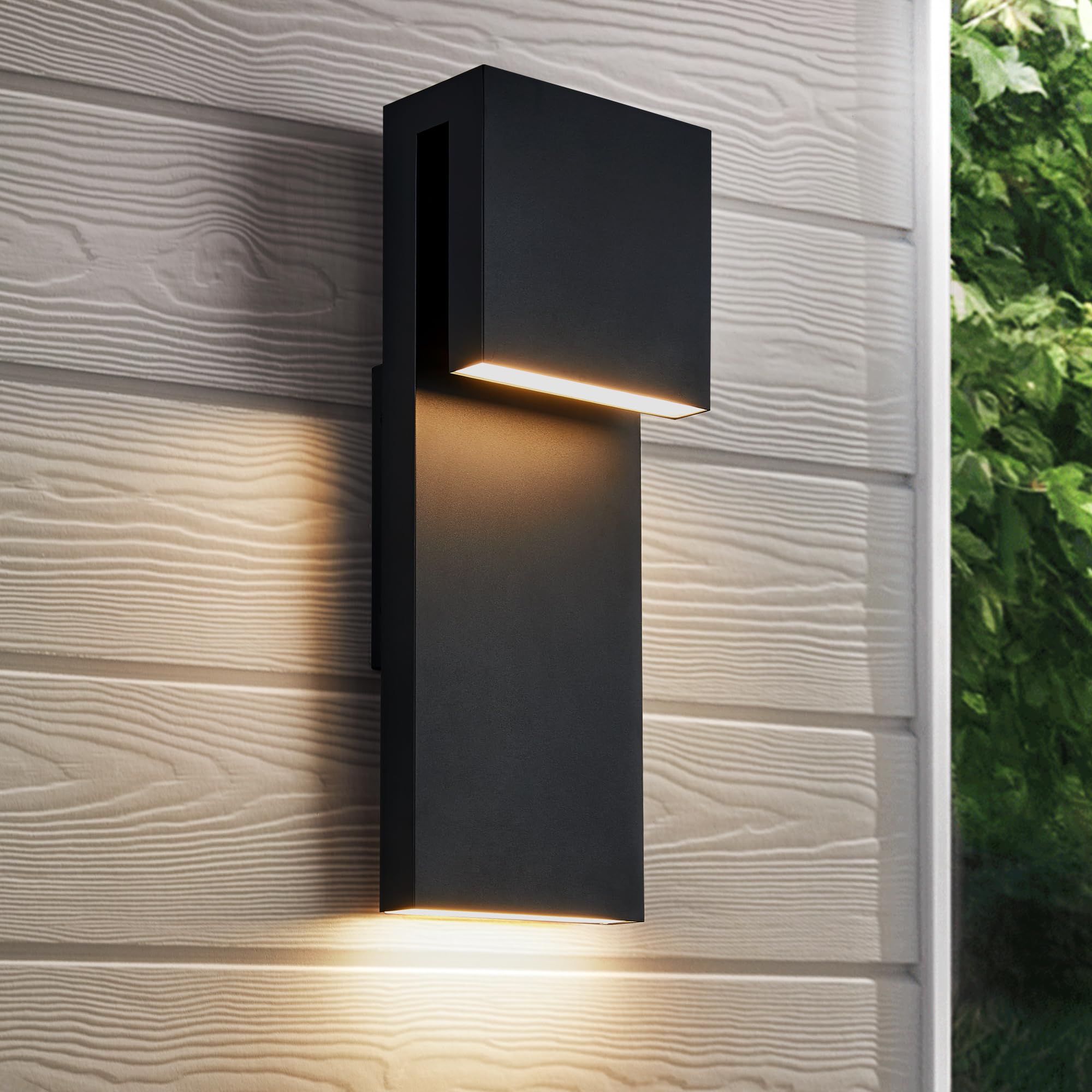 Tarentlight sconce front view for stylish curb appeal