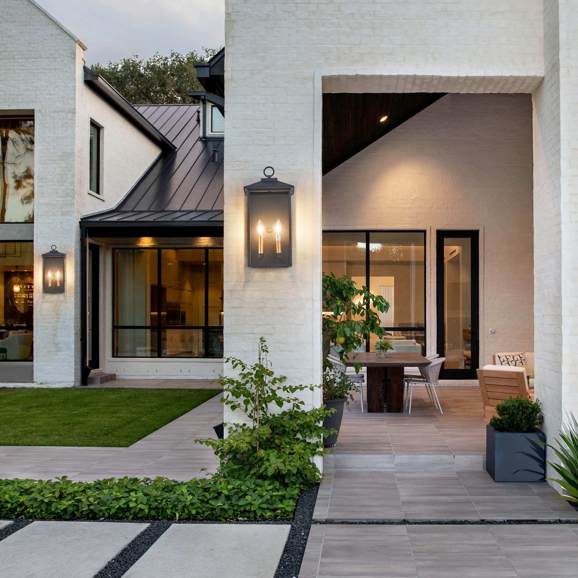 Tarentlight textured black finish detail for durable exterior lighting.