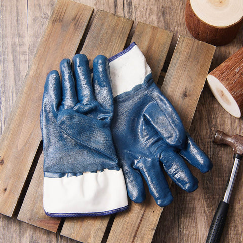 Teenyyou oil-resistant gloves in use on jobsite, protective yet flexible.