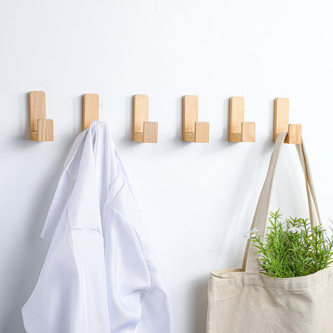Teenyyou large-hook design supports hats, bags, and coats at a busy hallway