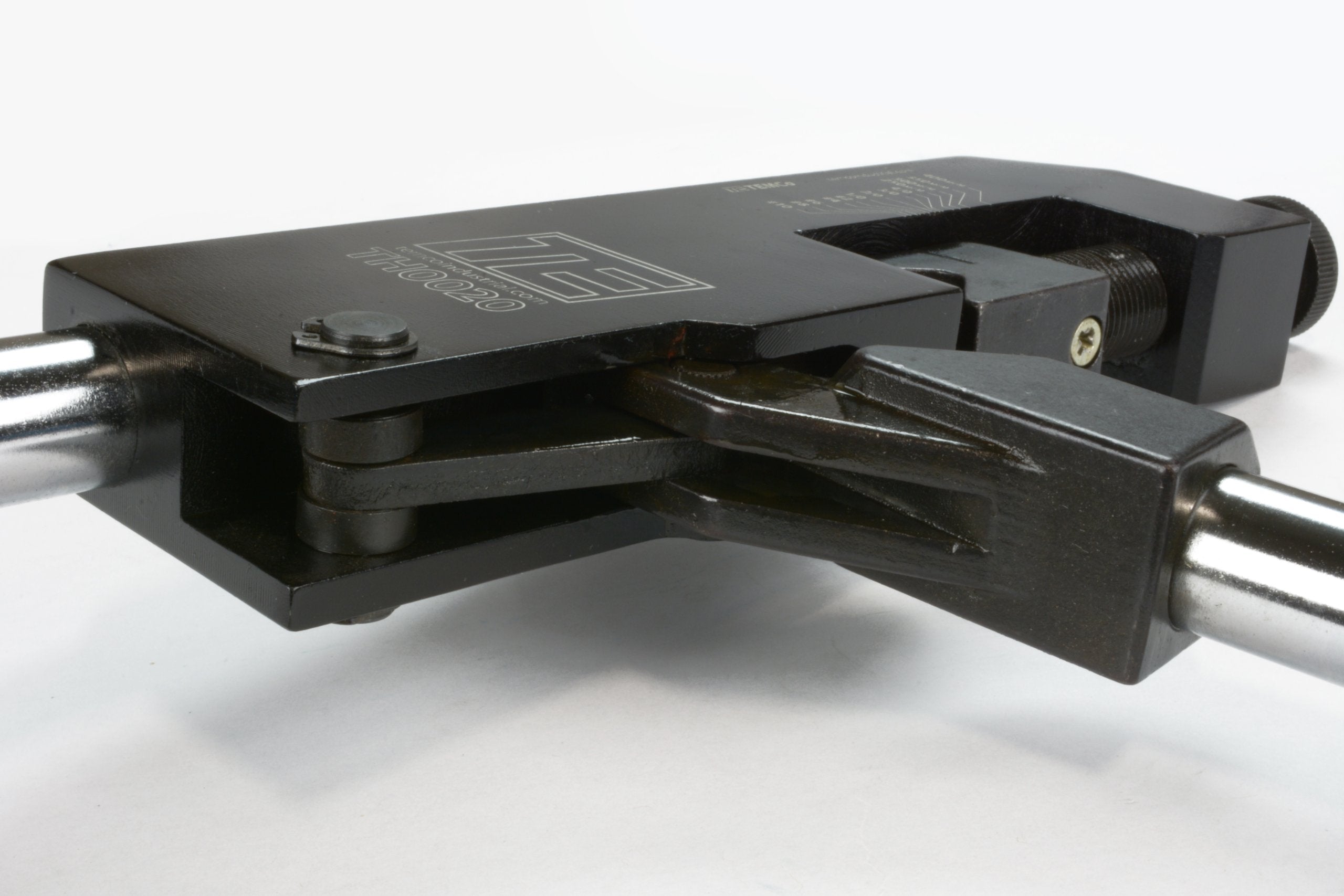 TEMCo TH0020 forged-crimping-head stands up to demanding use.