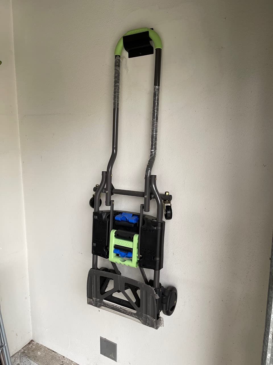 GMH-01-2P secure stud-mount option keeps items stable.