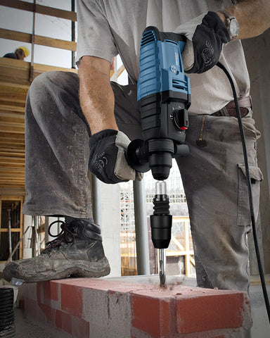 TGFTGF SDS-Plus to SDS-Max adapter in a construction setting