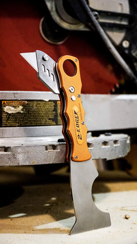 Zorr 2-Edge Knife belt clip keeps tool within reach on site.