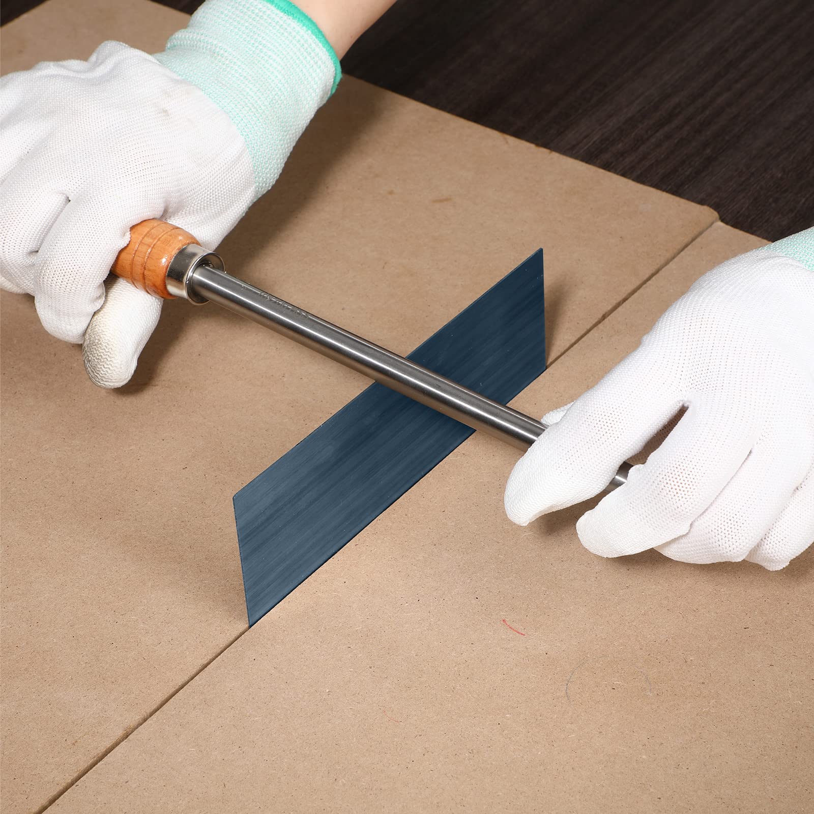 Therwen beveled scraper for precise edge work