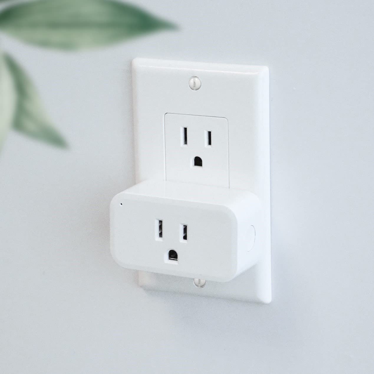 THIRDREALITY Smart Plug compact design image highlights space-saving fit for crowded outlets.
