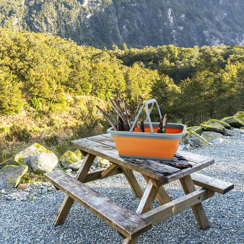Each basin holds 8.5 liters for outdoor cleanup and quick tasks