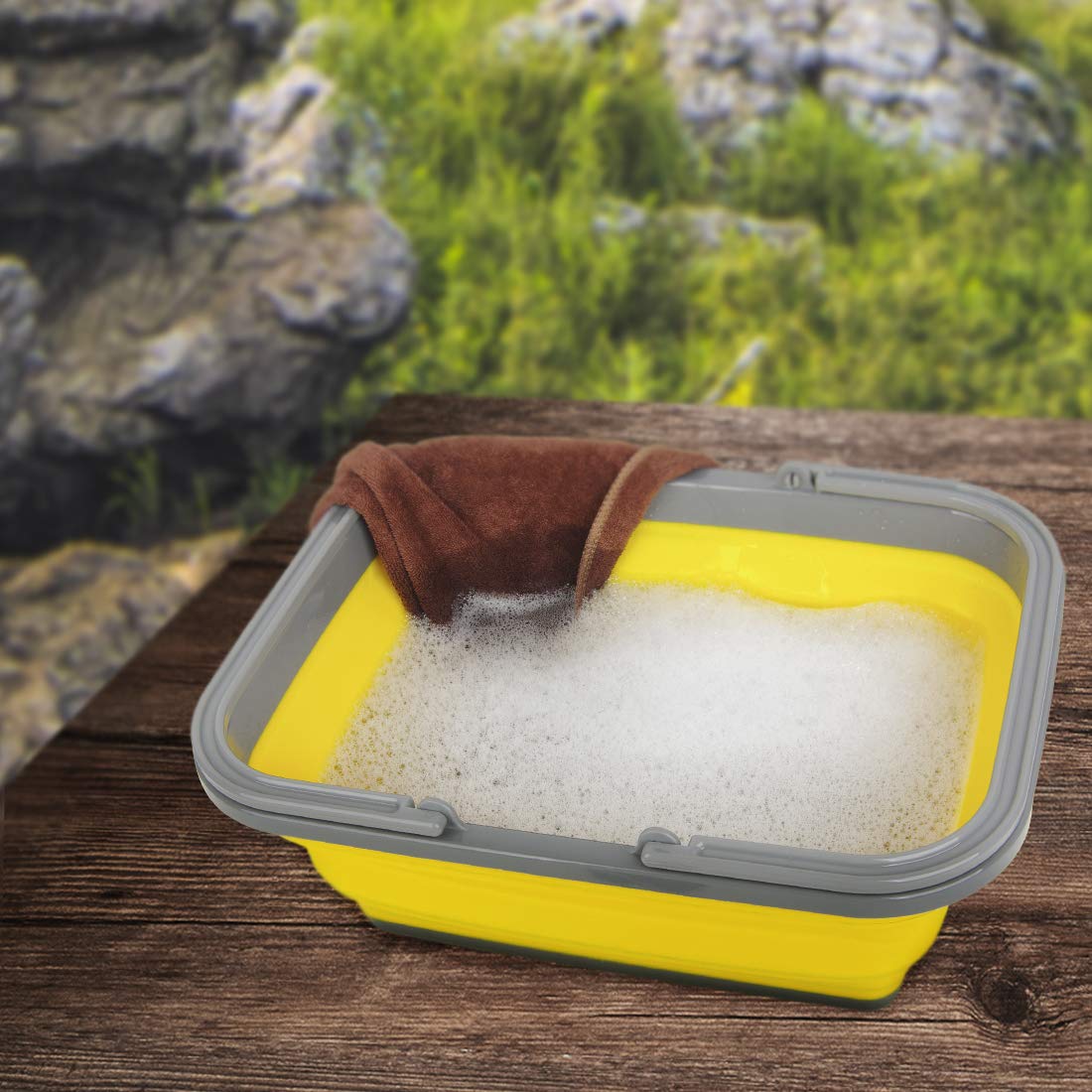 Distinct dual-color design helps separate dirty from clean dishes