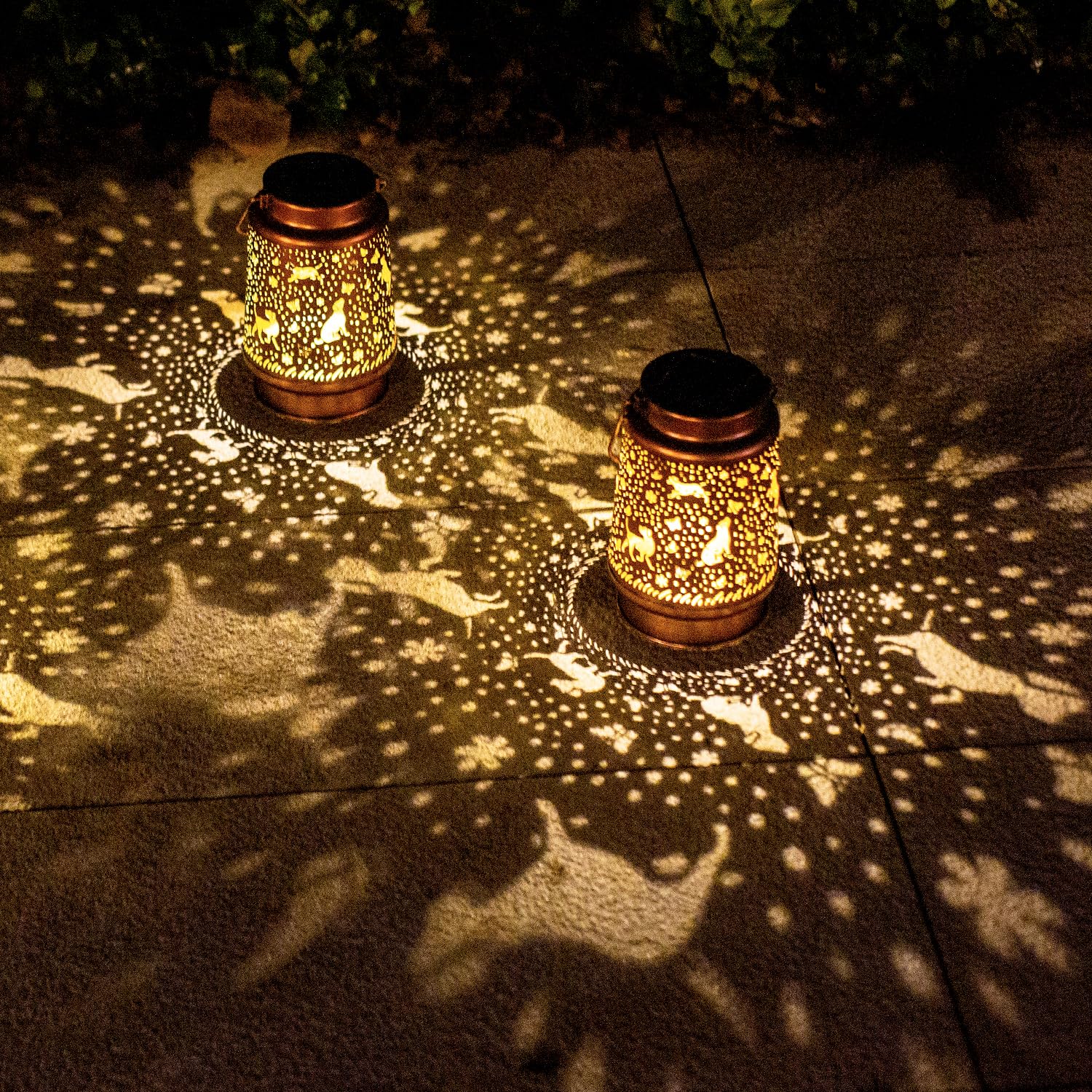 TIGGSY dog solar lantern IP65 waterproof for all-weather use