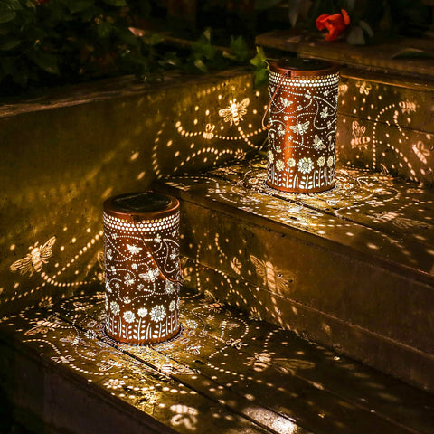 TIGGSY solar-powered bee lantern lights automatically when evening falls.