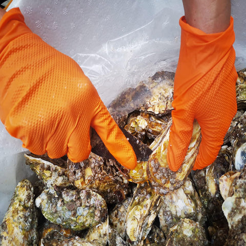 Gloves resist oils and greases for heavy-duty tasks