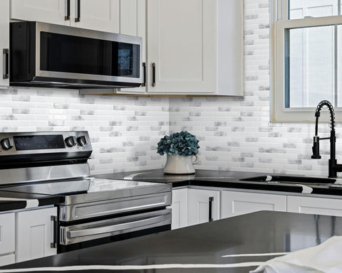 Tiwoos backsplash behind the stove with safe distance from flames
