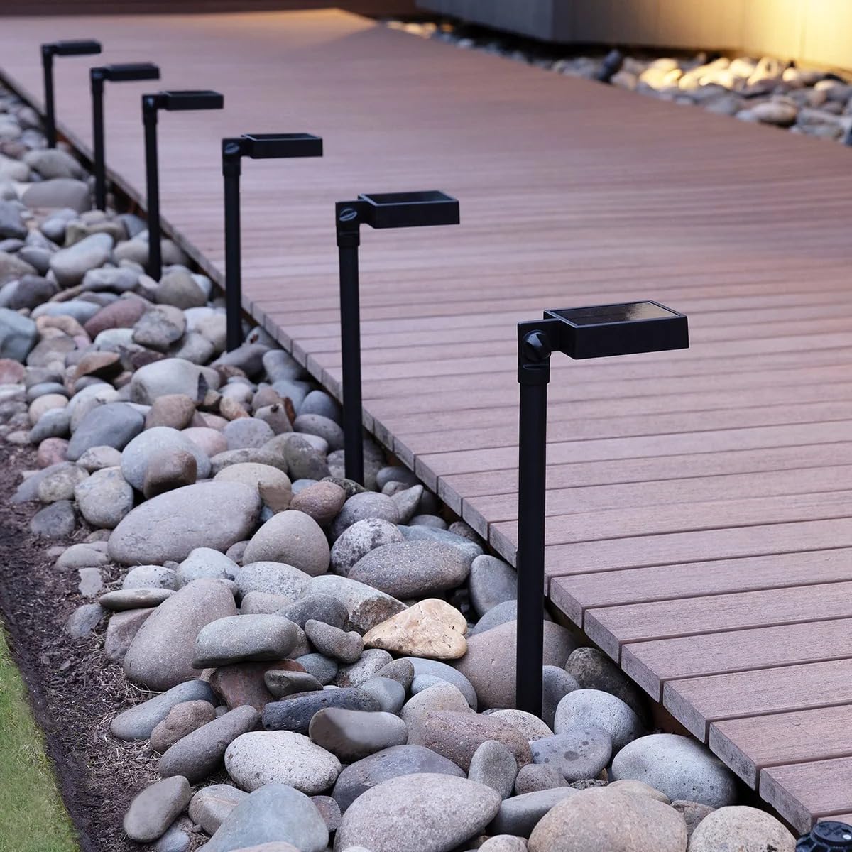 Tommy Bahama solar path light post design for stable installation
