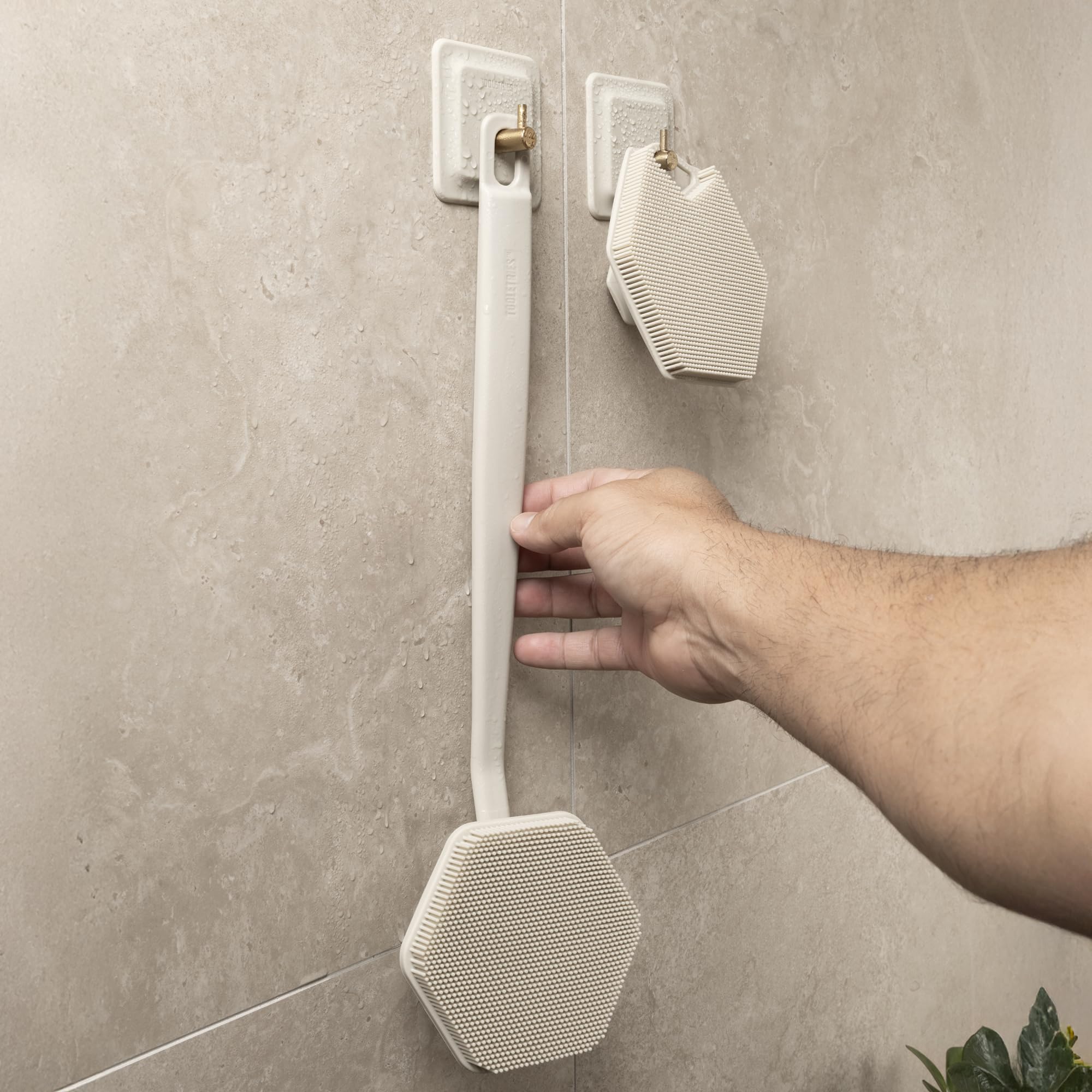 TOOLETRIES Arnold helps organize bath items neatly in small spaces