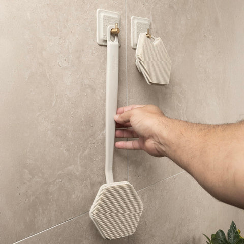 TOOLETRIES Arnold helps organize bath items neatly in small spaces