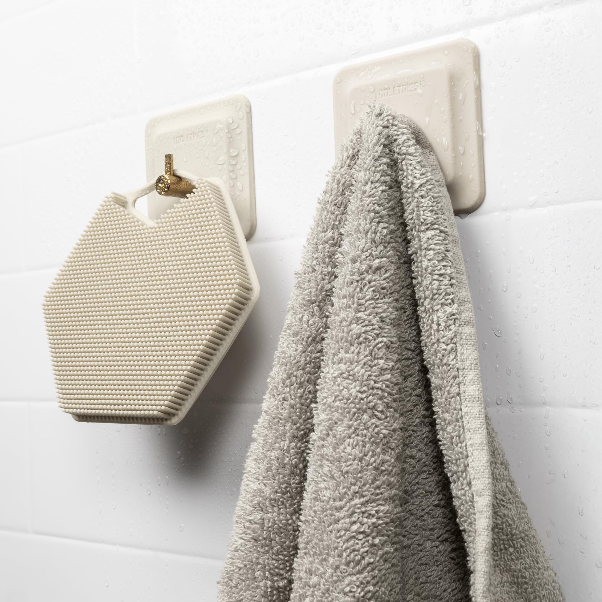 TOOLETRIES Arnold silicone grip adheres to glossy surfaces for secure storage