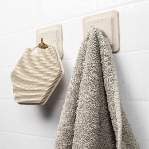 TOOLETRIES Arnold silicone grip adheres to glossy surfaces for secure storage